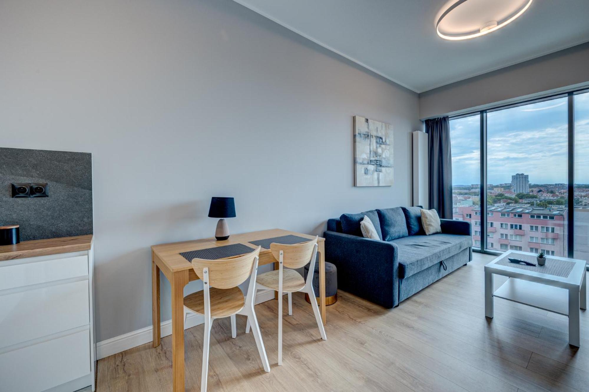 Apartment Hanza Tower Swimming Pool & High Floor With Balcony! *