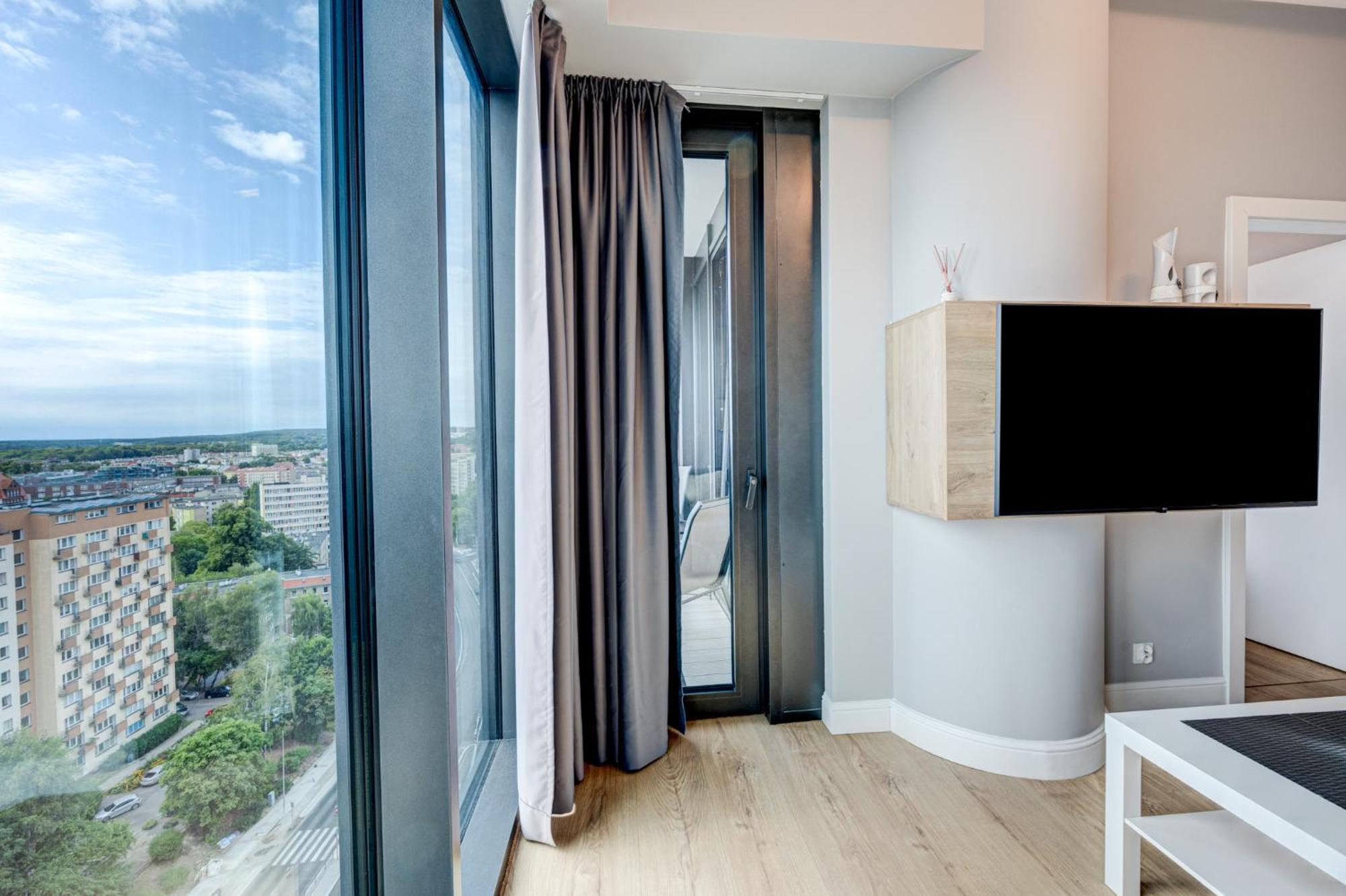 Apartment Hanza Tower Swimming Pool & High Floor With Balcony!